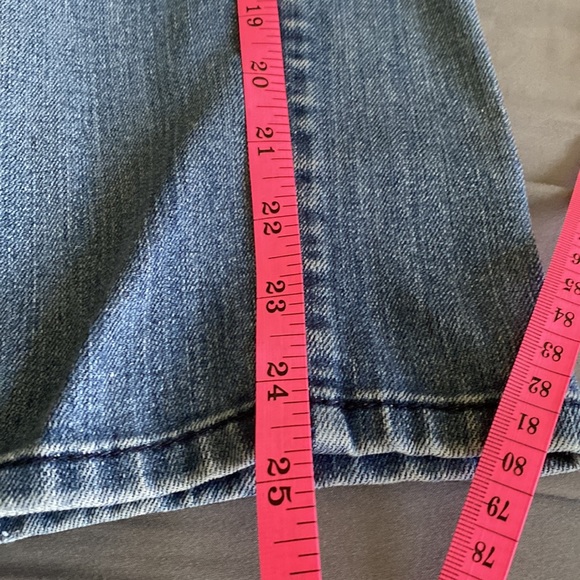 Vera Wang Jeans light wash in excellent condition - Picture 7 of 7